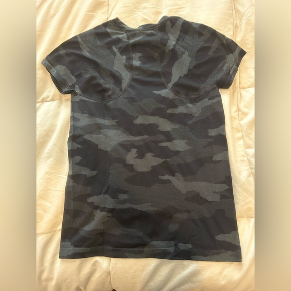 Athleta Momentum Tee - Black/Gray Camo (Medium) - Picture 3 of 4